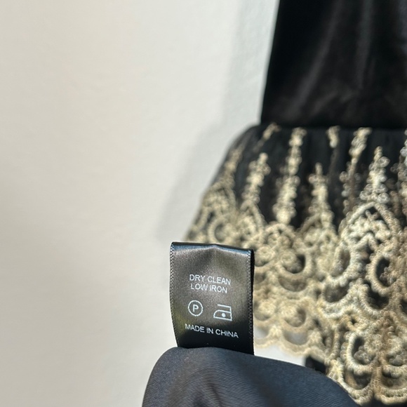 Tuckernuck Pomander Place size XXXL Lilith long dress black velvet gold lace NEW - Picture 14 of 14